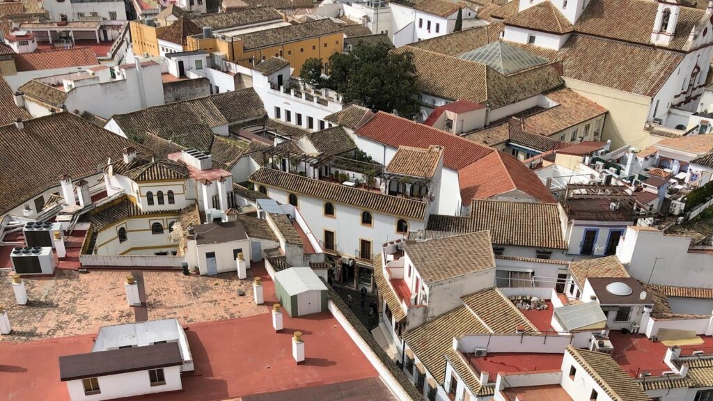 Castilla, Medellín: Hogares geriátricos que te reciben con los brazos abiertos a un mundo de atención personalizada.