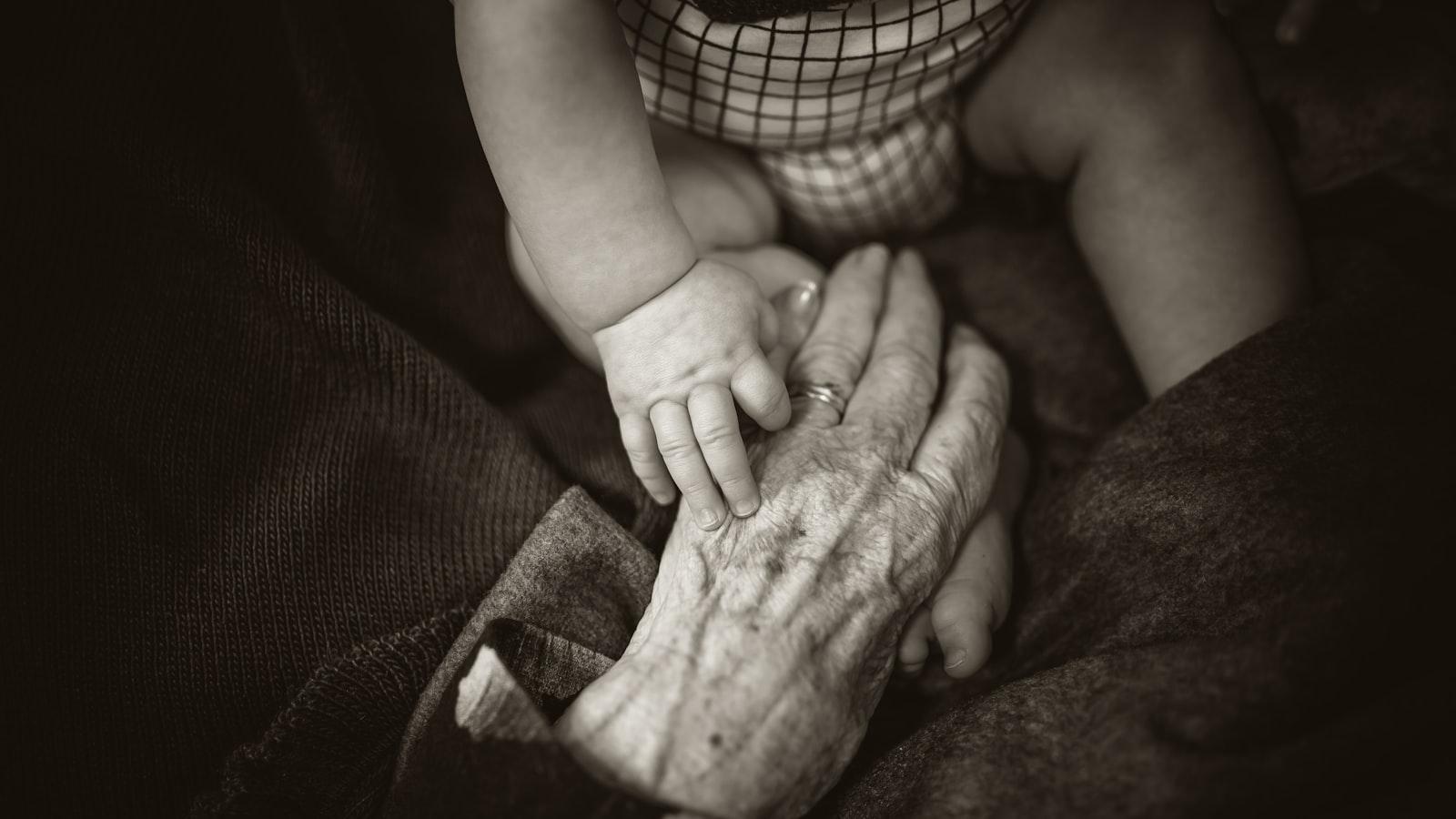 Familia, vínculos y afecto: Hogares geriátricos en Medellín que promueven relaciones interpersonales sólidas y duraderas.