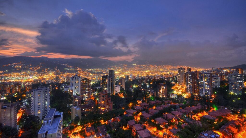 Medellín, la ciudad que cuida: Hogares geriátricos que ofrecen una transición suave hacia una vida plena en la tercera edad, acogiendo a cada residente con amor.