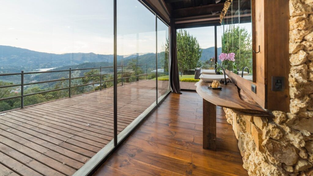 Explora La Estrella en Medellín: Hogares geriátricos en un entorno natural y pacífico, donde la vida florece en armonía con la naturaleza y cada residente es parte de una familia cariñosa.