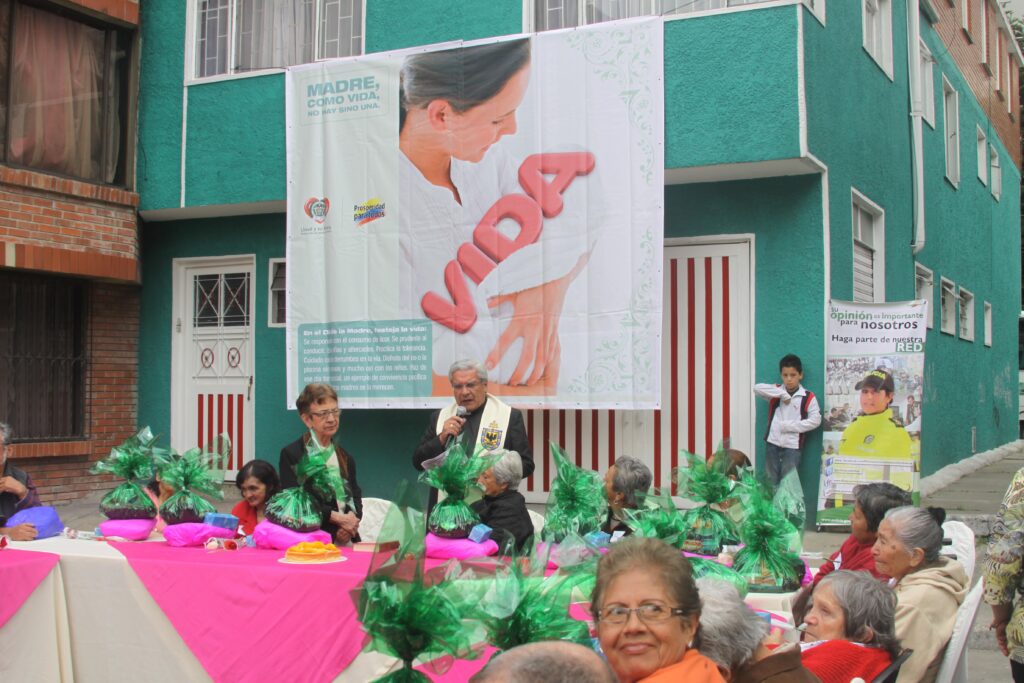 Hogar Geriátrico Los Colores Medellín: Hogar geriátrico con atención médica especializada.