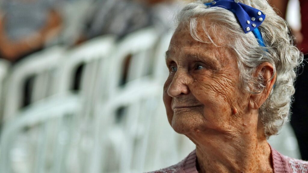 Comparativa de efectos de diferentes tipos de insulina en el control del azúcar en ancianos.