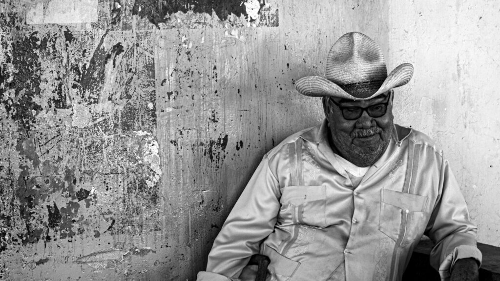Reseña de los retos en el cuidado nocturno de ancianos diabéticos en residencias.