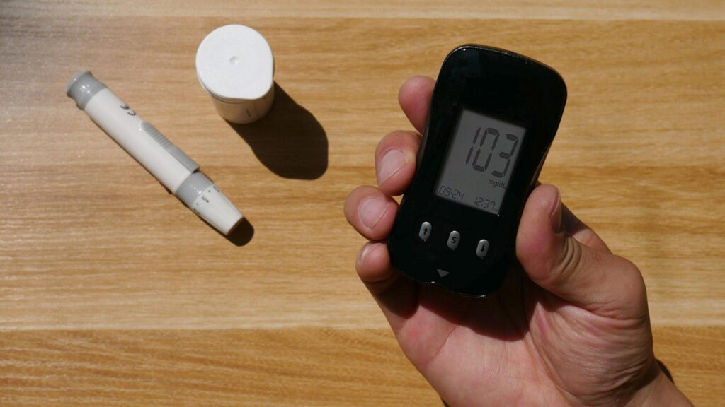 Preguntas y respuestas sobre el impacto de la obesidad en el manejo de la diabetes en ancianos.