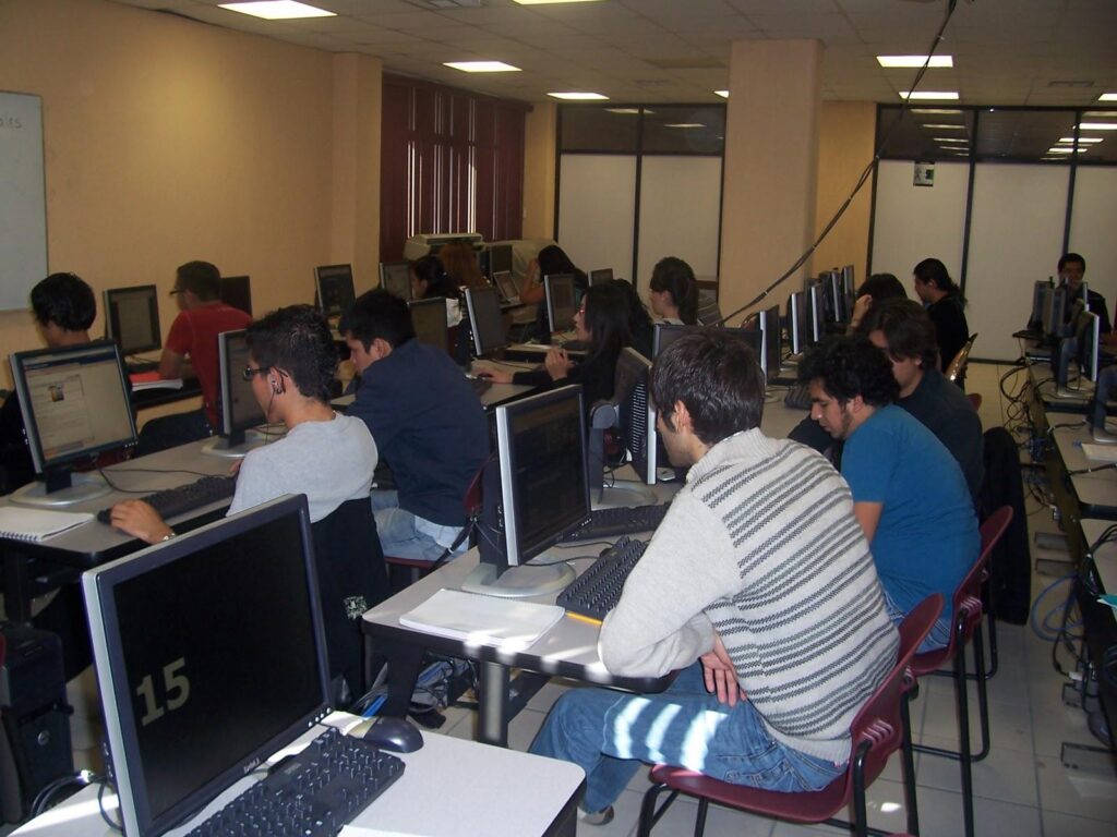 Herramientas digitales para el seguimiento de colitis ulcerosa en la tercera edad en Medellín.