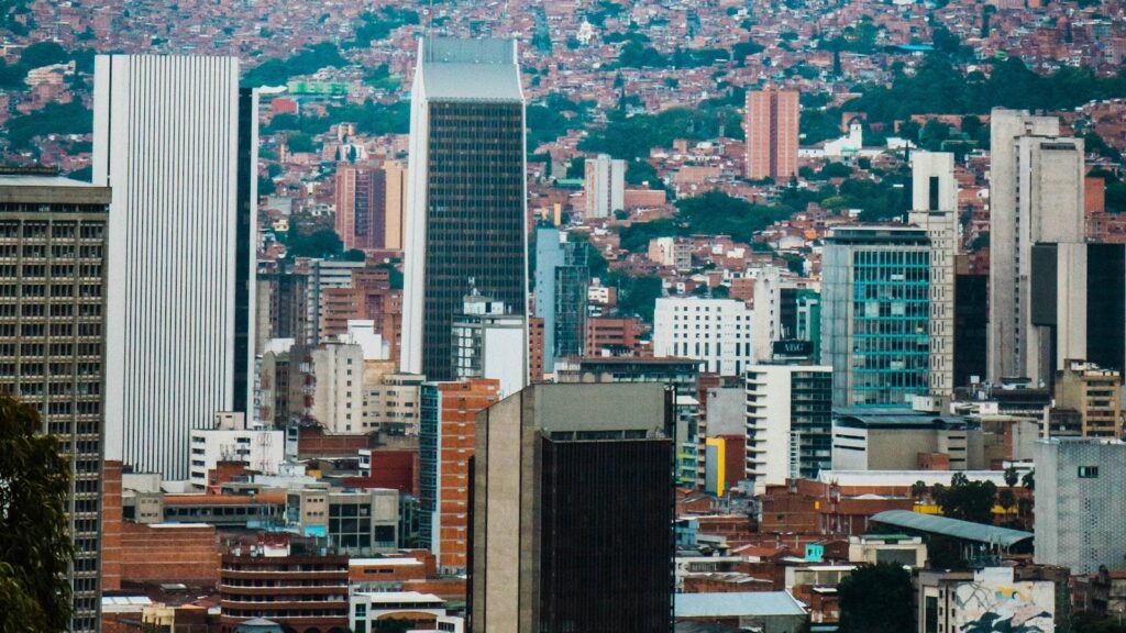Datos sobre el impacto del clima de Medellín en la actividad de la colitis ulcerosa.