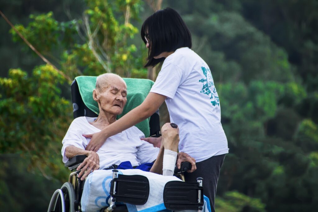 Herramientas para el cuidado de ancianos con colitis ulcerosa durante episodios de brotes en Medellín.