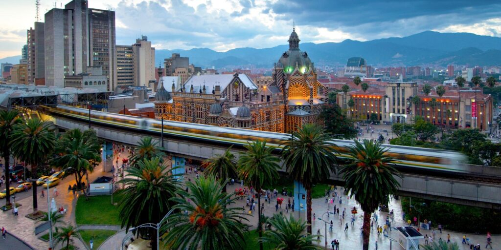 Cómo diseñar un entorno de hogar geriátrico amigable para pacientes con colitis ulcerosa en Medellín.