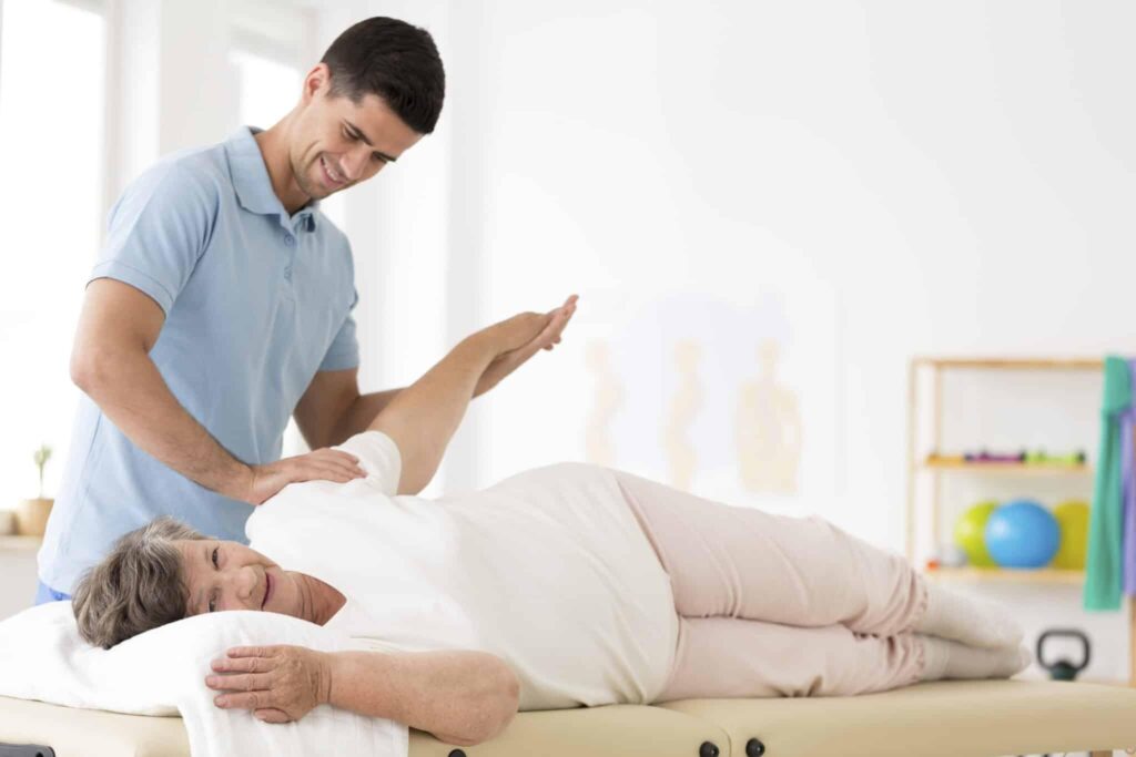 Las mejores recomendaciones médicas para una recuperación rápida de cirugías en la tercera edad