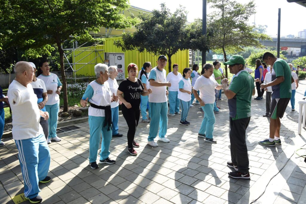 Lo que nadie te dice sobre las actividades recreativas para adultos mayores en Medellín