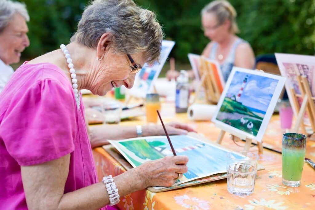 Beneficios sorprendentes de las terapias recreativas en el Hogar Geriátrico Sonríe a la Vida