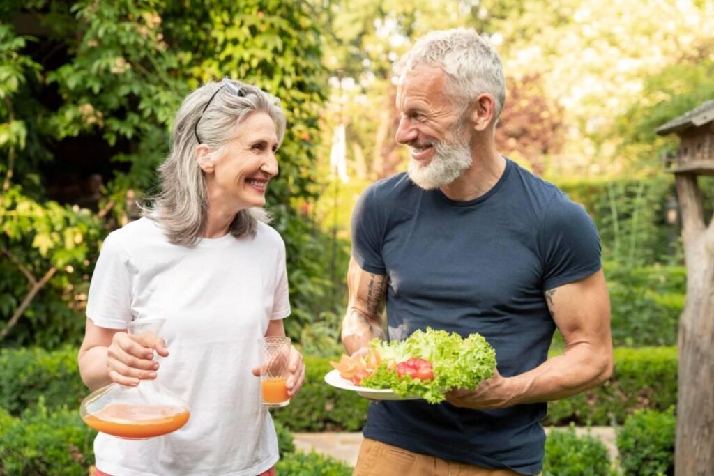 7 pasos para un envejecimiento saludable según especialistas en geriatría