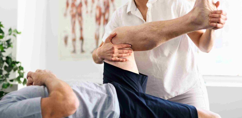 Los médicos recomiendan la fisioterapia para mejorar la movilidad en la tercera edad