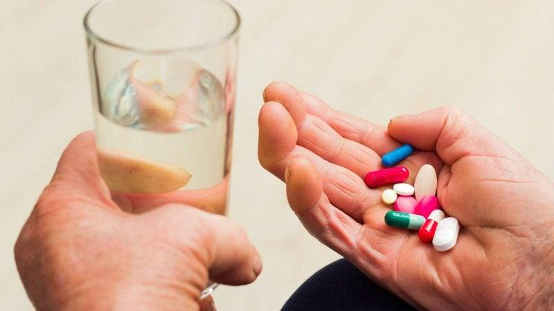 El papel de la polifarmacia en el deterioro del manejo del dolor