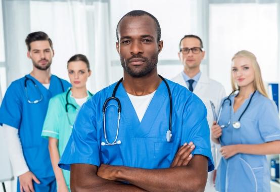 Médicos revelan los mejores hábitos para prevenir enfermedades crónicas en adultos mayores