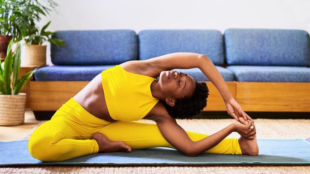 Beneficios del yoga según los médicos en el Hogar Geriátrico Sonríe a la Vida