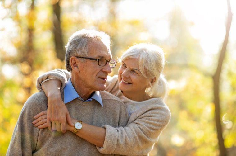 Factores de riesgo de caídas en adultos mayores