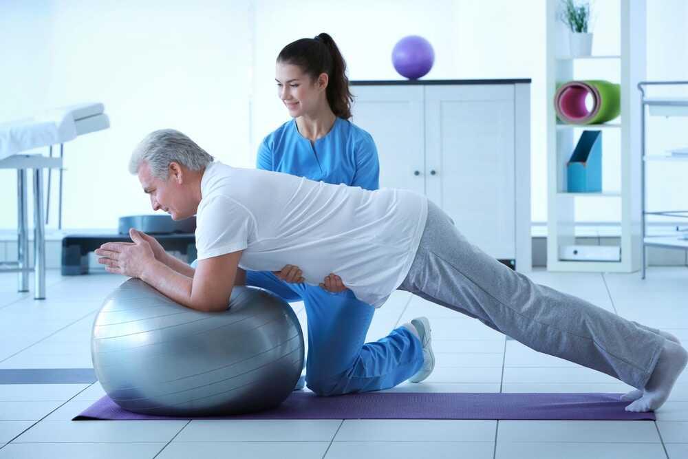 Los beneficios de la fisioterapia en la mejora de la movilidad y flexibilidad en adultos mayores