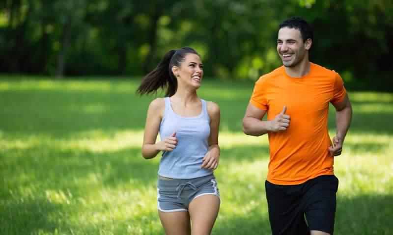 Ejercicio físico regular para fortalecer huesos y músculos