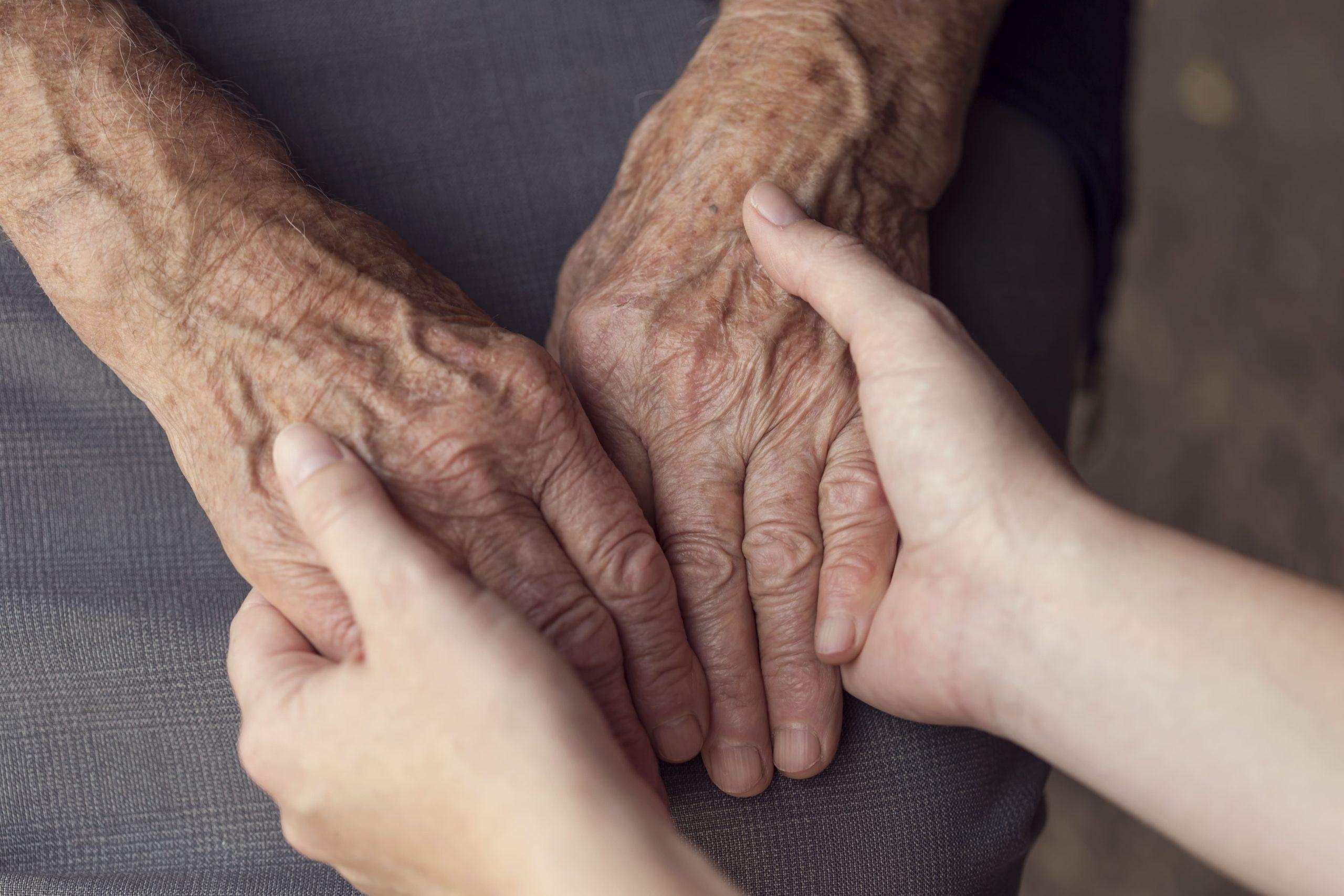 Cómo identificar los signos de alerta en adultos mayores