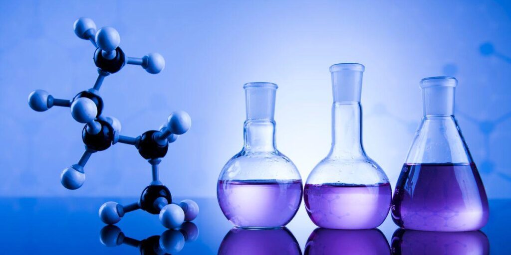 «La química de la amistad tardía: nuevos vínculos que florecen en Sonríe a la Vida»