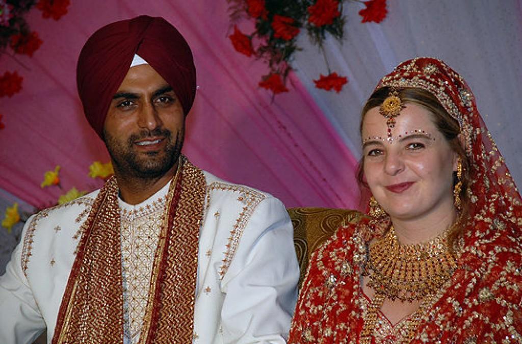 «Matrimonios interculturales en residencia: honrando ambas tradiciones»