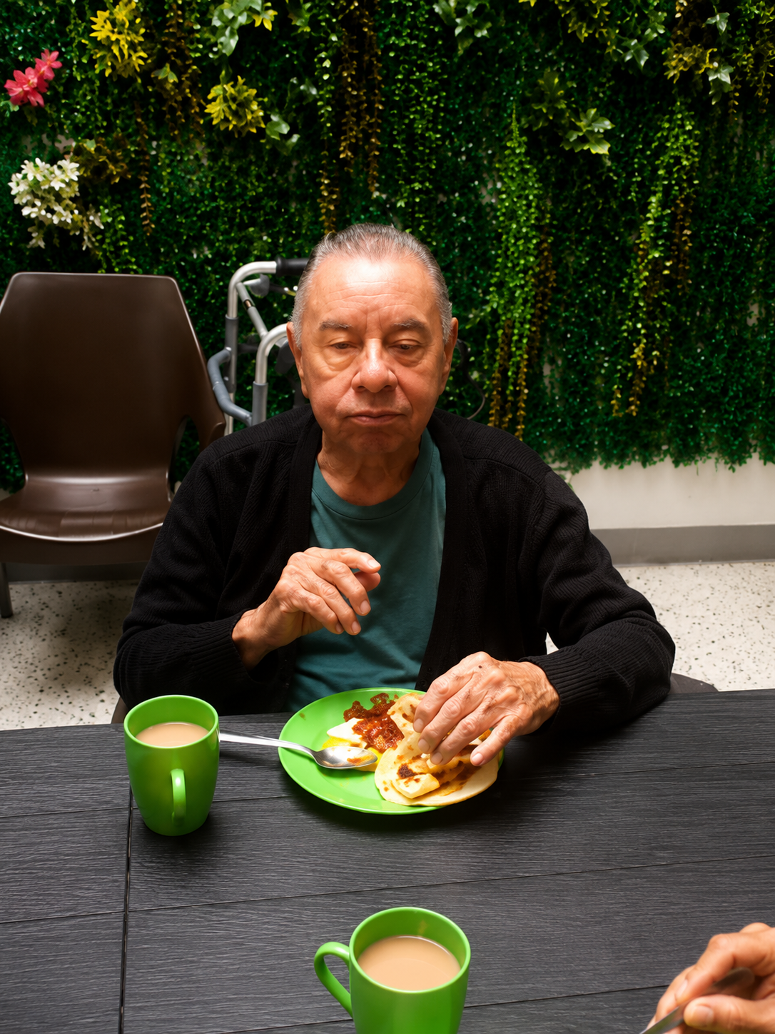 Alimentación diaria supervisada para adultos mayores en Sonríe a la Vida